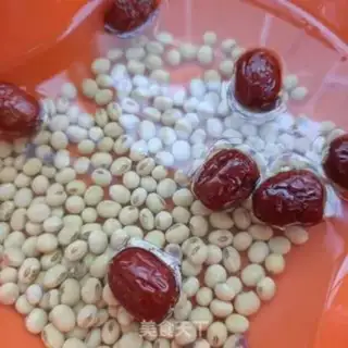 Make Soy potatoes with dates step 0