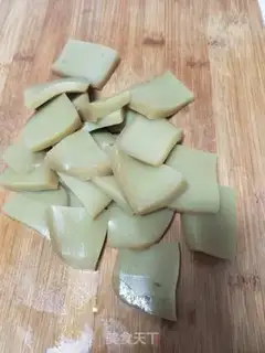 Make Puffed with green beans step 1