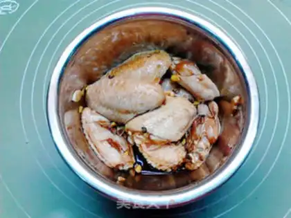Make Green pepper steamed chicken wings step 3