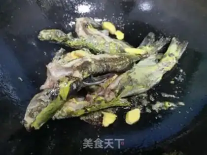 Make Fish seed mushroom soup step 1