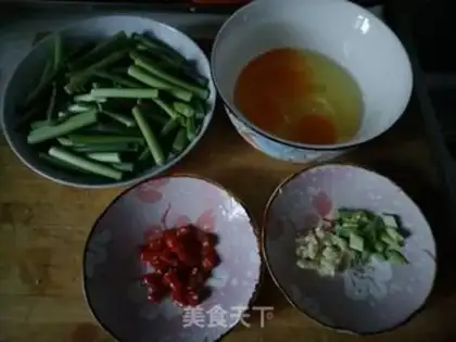 Make Garlic fried eggs step 0