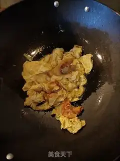 Make Garlic fried eggs step 2