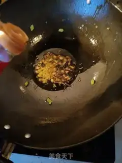 Make Garlic fried eggs step 5