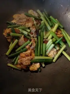 Make Garlic fried eggs step 9