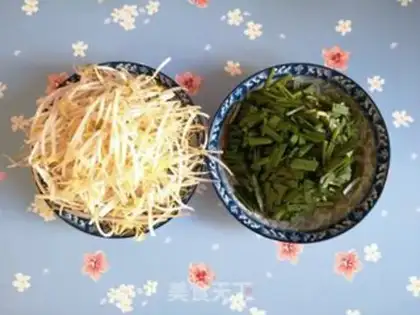 Make The green bean sprouts step 0