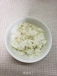 Make Hot cabbage sausage fried rice step 0