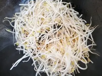 Make The green bean sprouts step 2