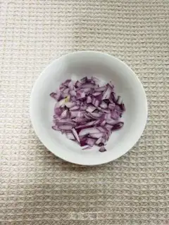 Make Hot cabbage sausage fried rice step 2