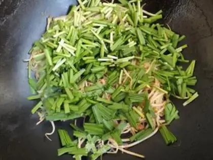 Make The green bean sprouts step 6