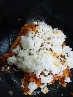 Make Hot cabbage sausage fried rice step 8
