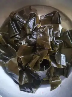 Make Tofu seaweed soup step 2