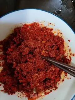 Make Spicy oil step 2