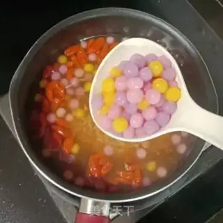 Make A red sugar round step 7