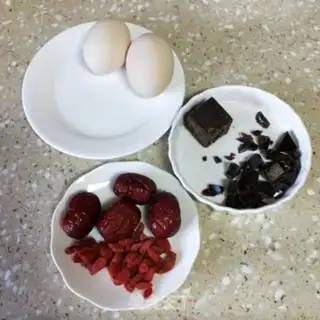 Make Cream and sugar egg soup step 1