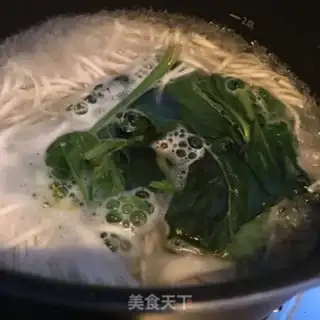 Make Spinach soup noodles step 4
