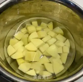 Make A wide-banded meatloaf with potatoes step 3
