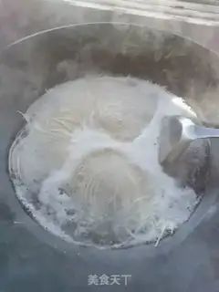 Make Peas seeded egg noodles step 1