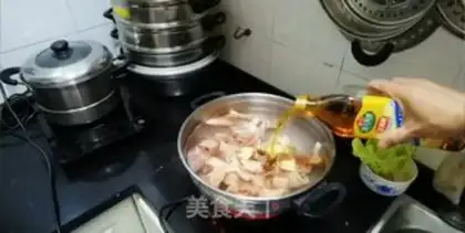 Make Chicken, red soup, tomato pan step 1