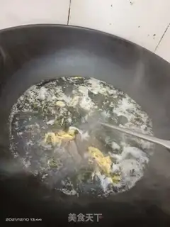 Make Spud egg soup step 1
