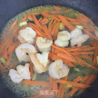 Make Shrimp carrot fried eggs step 7