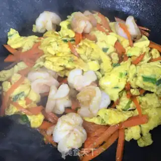 Make Shrimp carrot fried eggs step 8