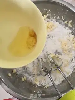 Make Christmas ring cookies step 5