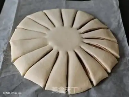 Make Snowflake bread step 7