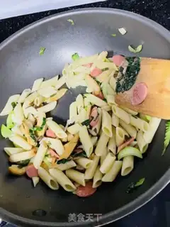 Make Egg sausage fried pasta step 3