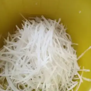 Make Pelican radish soup step 1