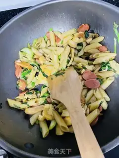Make Egg sausage fried pasta step 4