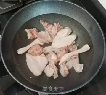 Make Lotus peanut chicken soup step 2
