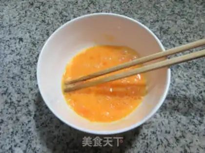 Make Eggs and tomatoes and cabbage step 1