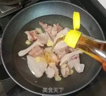 Make Lotus peanut chicken soup step 3