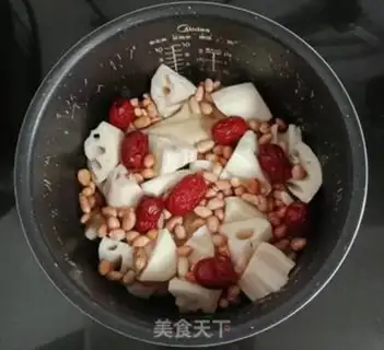 Make Lotus peanut chicken soup step 7