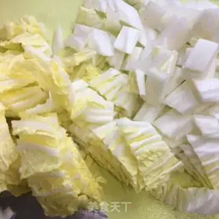 Make Old duck cabbage noodles step 1