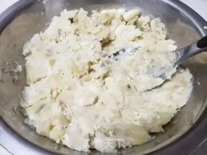 Make Potato ashball step 3