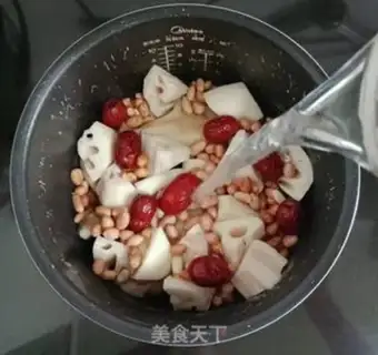 Make Lotus peanut chicken soup step 8