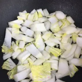 Make Old duck cabbage noodles step 3