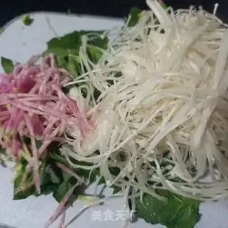 Make Spinach with golden needle mushrooms step 7