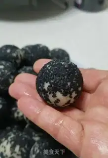 Make Potato ashball step 11