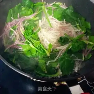 Make Spinach with golden needle mushrooms step 9