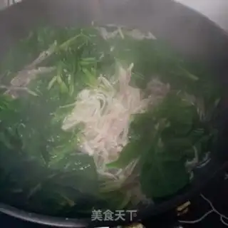 Make Spinach with golden needle mushrooms step 10