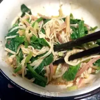 Make Spinach with golden needle mushrooms step 12