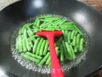 Make Weenie fried four season beans step 2