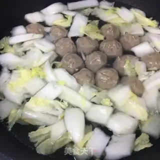 Make Beefball cabbage noodles step 3