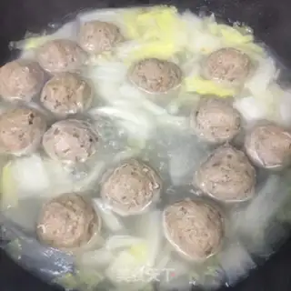 Make Beefball cabbage noodles step 4