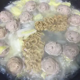 Make Beefball cabbage noodles step 5