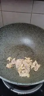 Make Slipping mushroom noodles step 3