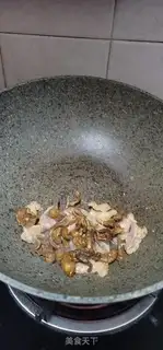 Make Slipping mushroom noodles step 4
