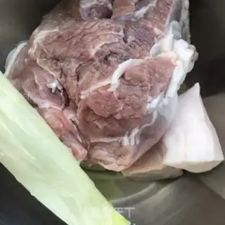 Make ♪ Scrambled lamb with spinach noodles ♪ step 1